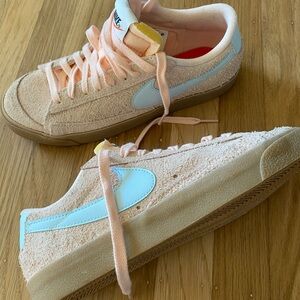 NEW Nike Women's Blazer Low '77 Vintage Shoes - Crimson Tint